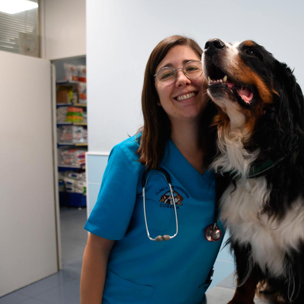 Sara López - Equipo de Clínica Veterinaria Cobeña